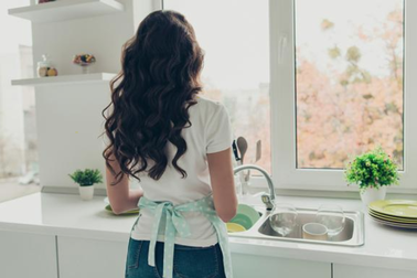 Tôi tự hào vì nấu ăn, dọn dẹp và phục vụ cho chồng