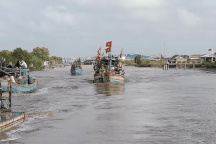 Hàng nghìn người dự lễ nghinh Ông đầu năm mới cầu mùa tôm cá bội thu