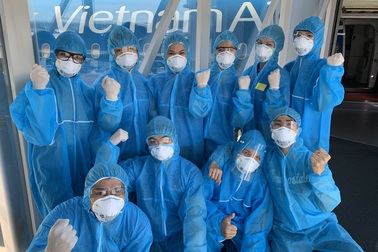 Chuyến bay đầu tiên đón hơn 300 người Việt tại vùng dịch Hàn Quốc về nước