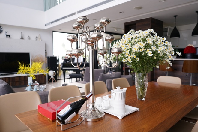Căn penthouse “2 mặt tiền” với ban công ngập cây xanh của nữ đại gia Hà Nội - 2 Căn penthouse “2 mặt tiền” với ban công ngập cây xanh của nữ đại gia Hà Nội - 2