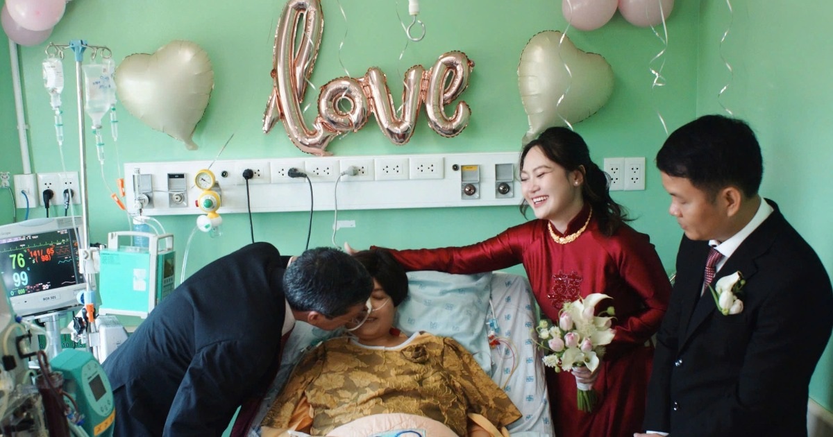 Con gái tổ chức lễ cưới đặc biệt, làm cô dâu bên giường hồi sức của mẹ