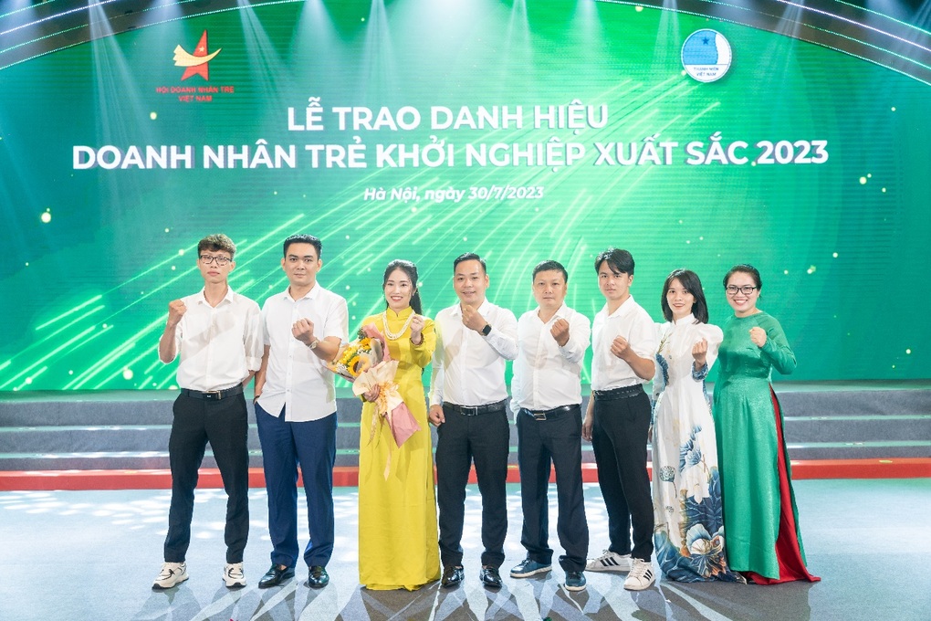 CEO ZORO AYA đạt top 10 Doanh nhân trẻ khởi nghiệp xuất sắc 2023 - 2 CEO ZORO AYA đạt top 10 Doanh nhân trẻ khởi nghiệp xuất sắc 2023 - 2