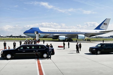 Chuyên cơ chở Tổng thống Donald Trump được “ưu tiên đặc biệt” khi tới Nội Bài