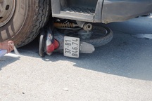 Bị xe tải kéo lê hàng chục mét, 2 nạn nhân di chuyển bằng xe máy thương vong