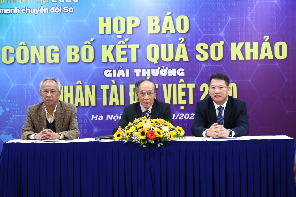 Chung khảo Nhân tài Đất Việt 2020 xướng danh 18 sản phẩm CNTT xuất sắc - 1 Chung khảo Nhân tài Đất Việt 2020 xướng danh 18 sản phẩm CNTT xuất sắc - 1