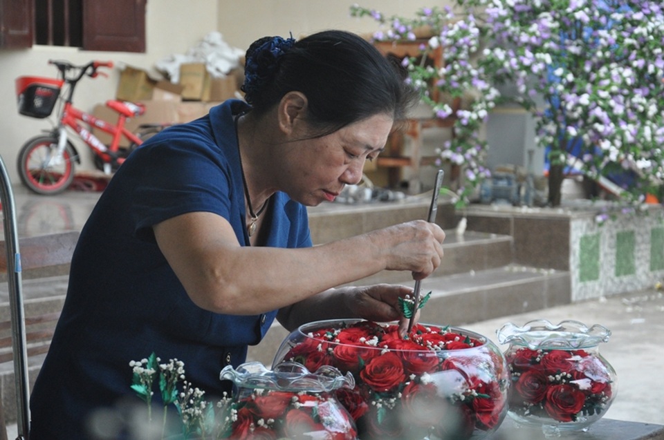 Khởi nghiệp 50 tuổi, nữ giúp việc trở thành chủ cơ sở hoa bất tử - 1 Khởi nghiệp 50 tuổi, nữ giúp việc trở thành chủ cơ sở hoa bất tử - 1