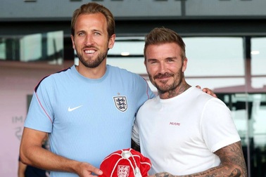 Beckham nhận "chiếc mũ di sản" từ Harry Kane tại Miami