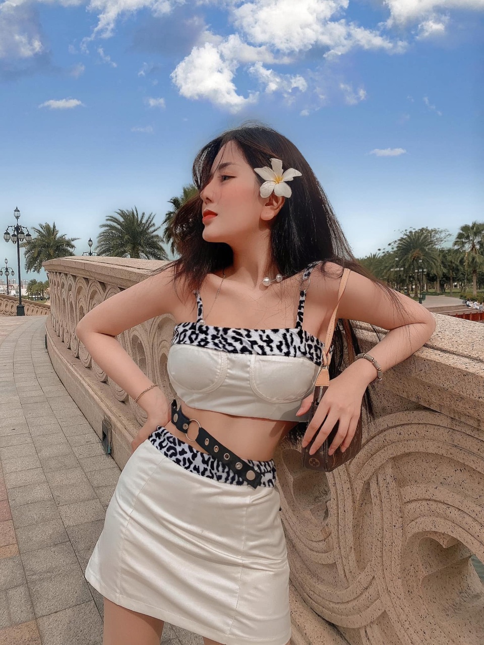 Vóc dáng nảy nở và vòng eo siêu thực của hot girl sở hữu follower khủng - 5 Vóc dáng nảy nở và vòng eo siêu thực của hot girl sở hữu follower khủng - 5