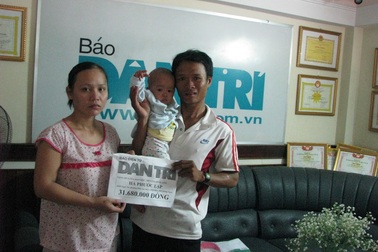 Gần 32 triệu đồng đến với bố mẹ nghèo có 3 con bị bệnh 