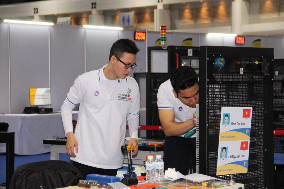 Đại sứ nghề làm bác sĩ cho máy móc: Có nghề là có tất cả - 4 Đại sứ nghề làm bác sĩ cho máy móc: Có nghề là có tất cả - 4