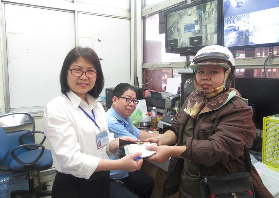 Nhân viên y tế trả lại của rơi, những hành động cao đẹp - 1 Nhân viên y tế trả lại của rơi, những hành động cao đẹp - 1