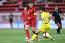 Huỳnh Như xâu kim, làm khổ đối thủ trong chiến thắng 3-0 của nữ Việt Nam