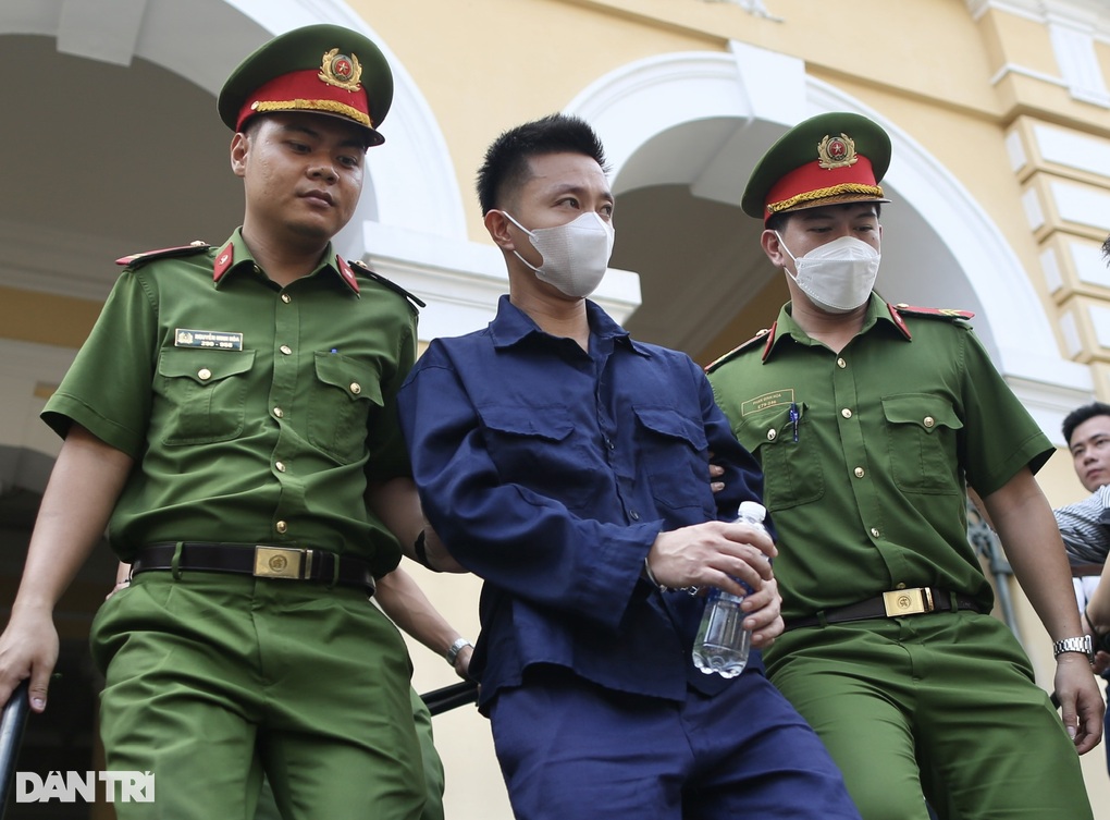 Ngọc Trinh lĩnh 1 năm án treo, được trả tự do tại tòa - 4 Ngọc Trinh lĩnh 1 năm án treo, được trả tự do tại tòa - 4