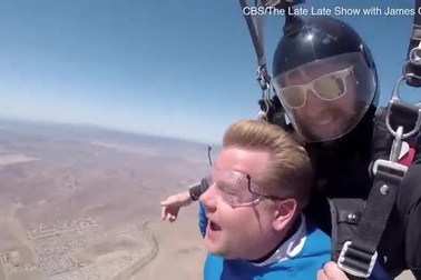 Tom Cruise khiến đồng nghiệp “khiếp sợ” vì cú nhảy từ độ cao 4.500 mét