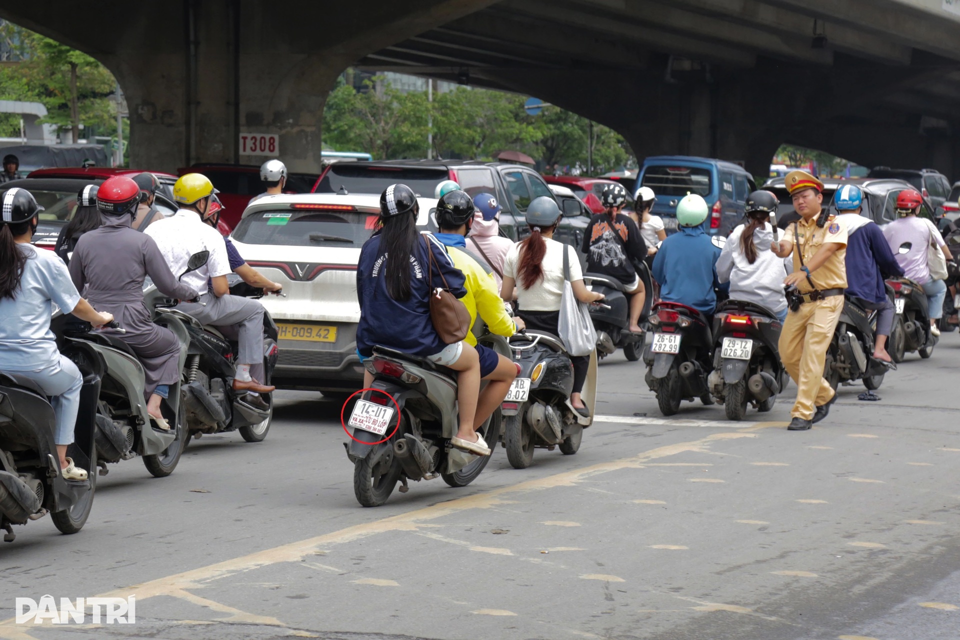 Né camera AI, nhiều tài xế che biển số vẫn không thoát phạt - 5