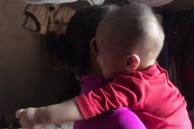 Người mẹ nghèo cầu cứu vì cứ sinh con ra là phải nhập viện.