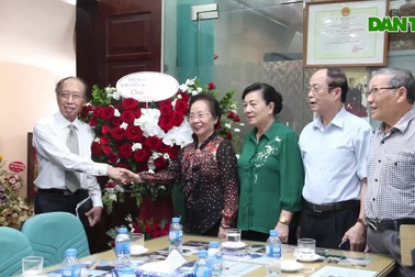 Chủ tịch Hội khuyến học Việt Nam chúc mừng báo Dân trí nhân dịp 21/6