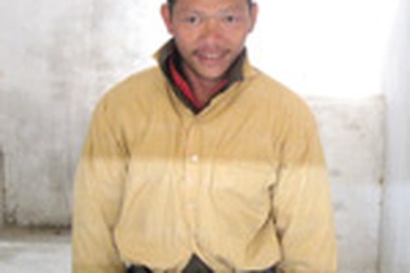 Con giết mẹ rồi vứt xác xuống sông