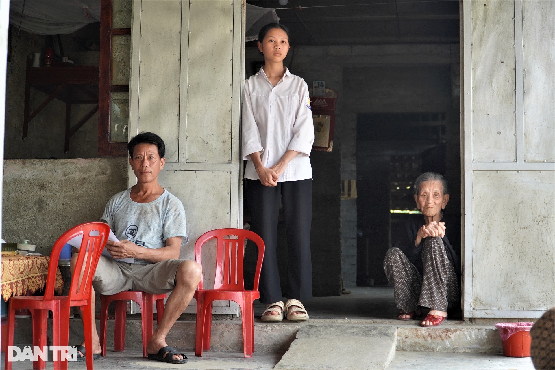 Nhờ bạn đọc báo Dân trí, em được vào đại học, có nhà mới đón Tết - 6 Nhờ bạn đọc báo Dân trí, em được vào đại học, có nhà mới đón Tết - 6