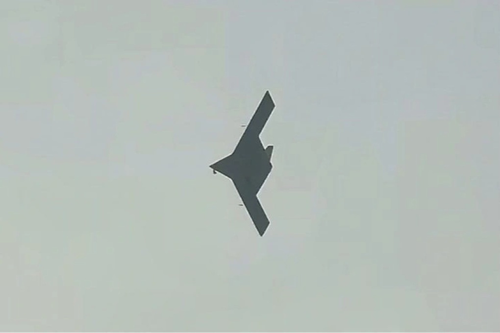 Rộ thông tin UAV tàng hình của Trung Quốc lần đầu cất cánh - 1 Rộ thông tin UAV tàng hình của Trung Quốc lần đầu cất cánh - 1