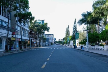 Cần Thơ cho phép mở lại hàng quán, người dân tự do đi lại trong "vùng xanh"