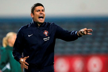 HLV Bồ Đào Nha chơi bài ngửa, tuyên bố biết cách đánh bại tuyển nữ Việt Nam