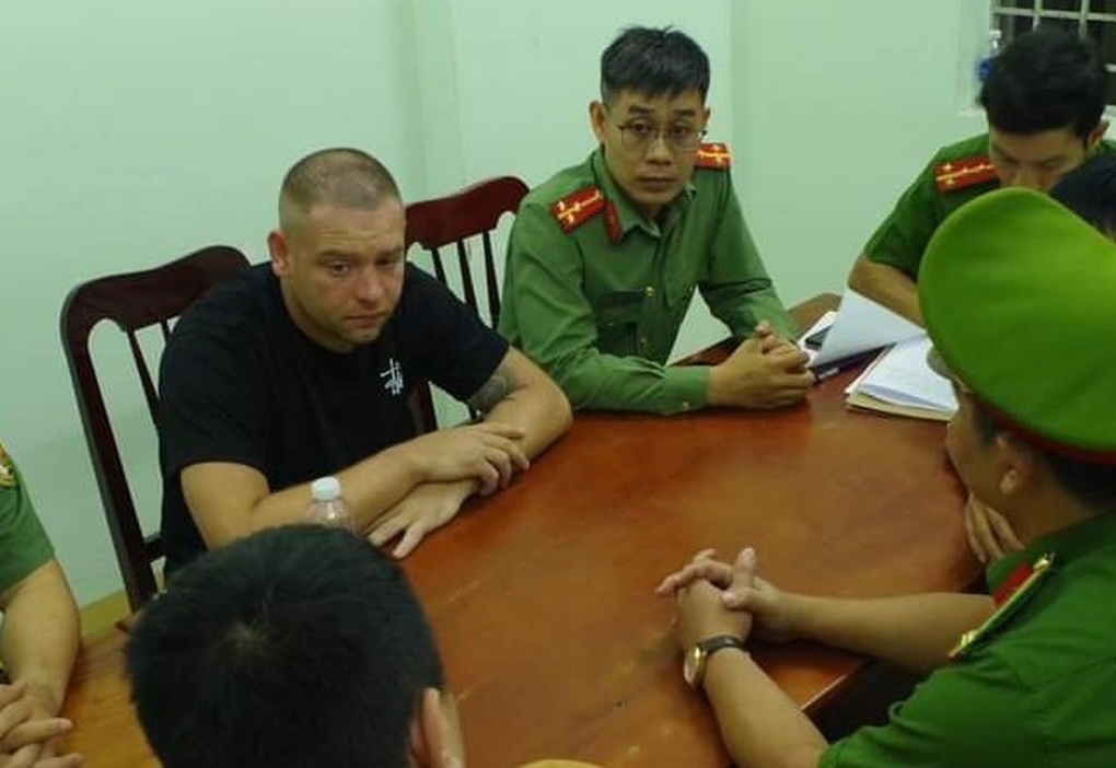 Công an Ninh Thuận bắt người đàn ông nước ngoài bị truy nã quốc tế - 1 Công an Ninh Thuận bắt người đàn ông nước ngoài bị truy nã quốc tế - 1