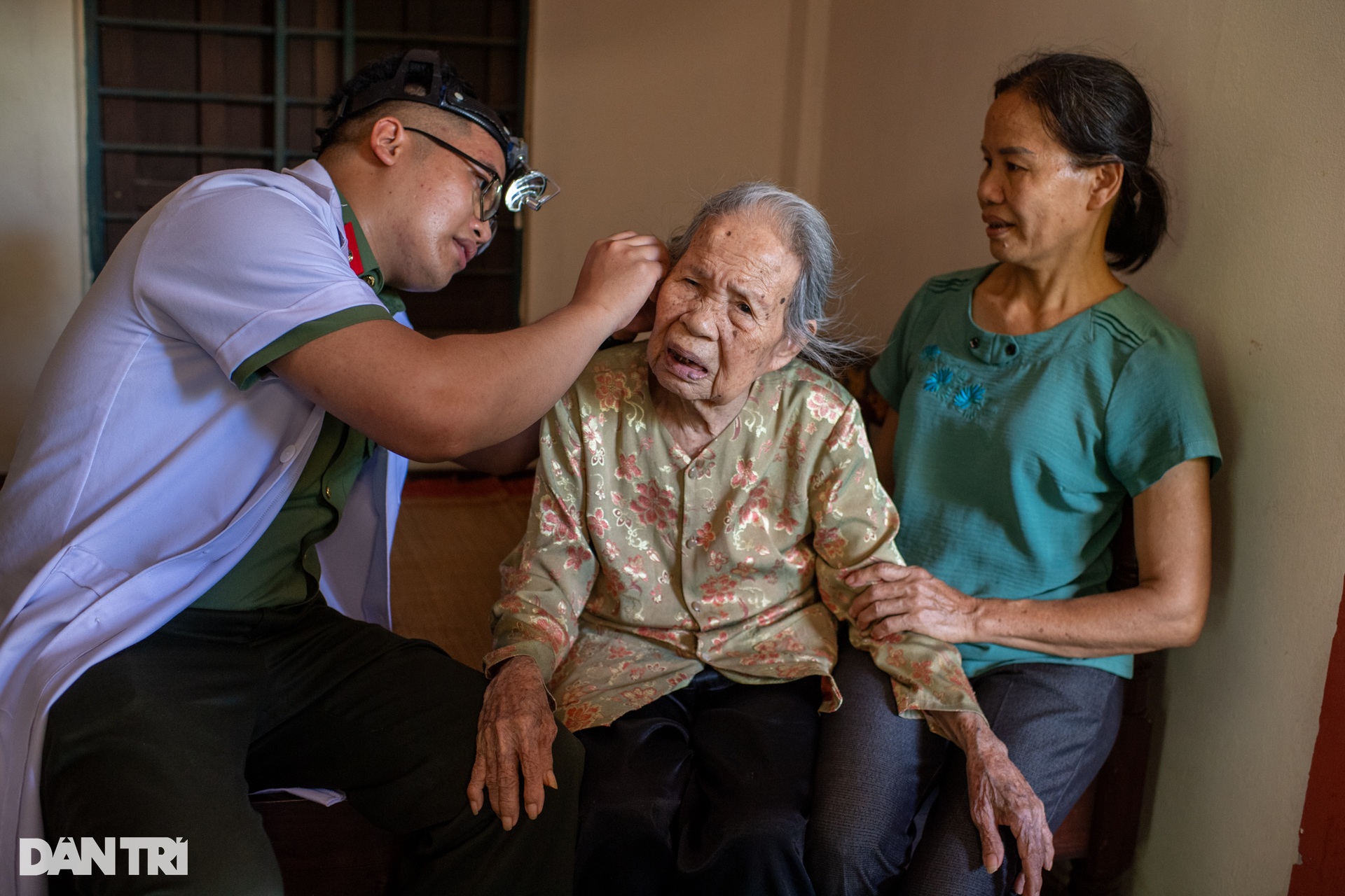 Ấm áp buổi tri ân Mẹ Việt Nam Anh hùng tại miền đất thiêng Quảng Trị - 10 Ấm áp buổi tri ân Mẹ Việt Nam Anh hùng tại miền đất thiêng Quảng Trị - 10