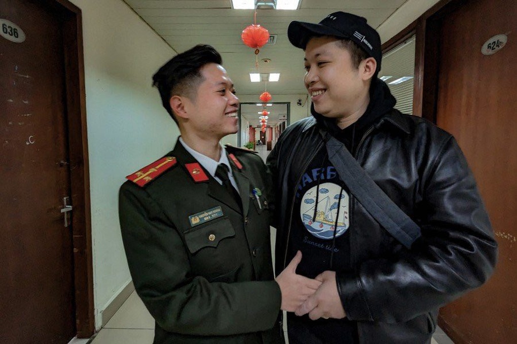 Thượng úy công an Hà Nội hiến máu cứu cháu bé 1 tuổi - 2 Thượng úy công an Hà Nội hiến máu cứu cháu bé 1 tuổi - 2