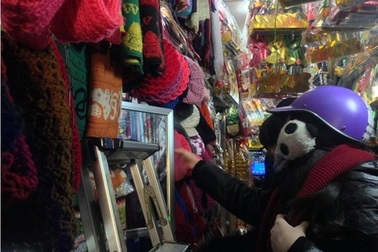 Hà Nội lạnh thấu xương, dân buôn đồ chống rét "hốt bạc"