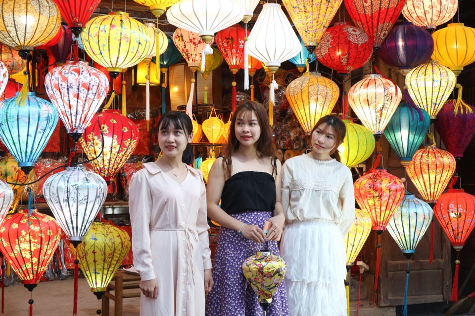 Du khách vẫn tấp nập du xuân Hội An dù đã hết kỳ nghỉ lễ - 10