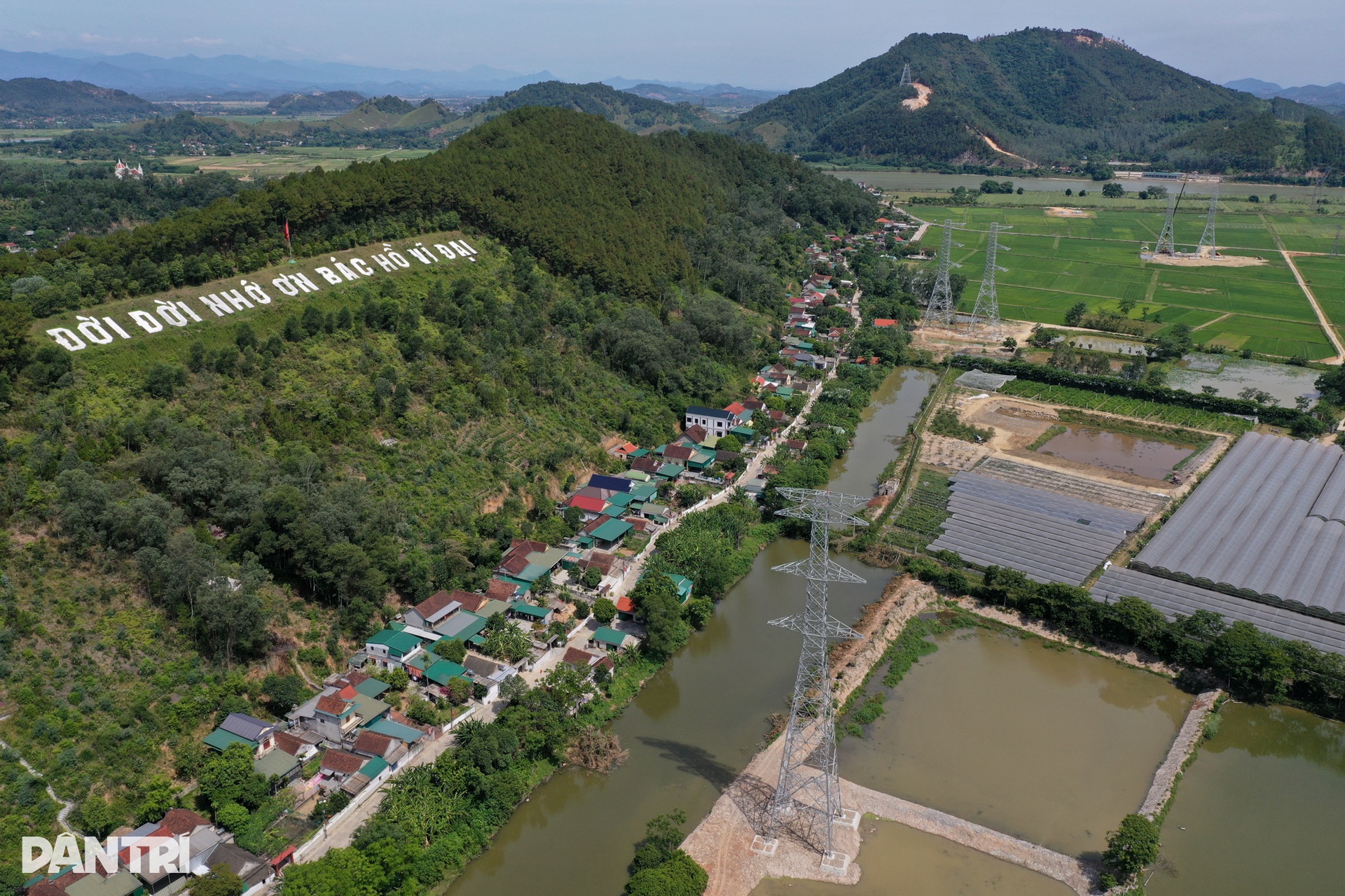 Hành trình của công nhân điện lực miền Nam tại dự án 500kV mạch 3 - 12 Hành trình của công nhân điện lực miền Nam tại dự án 500kV mạch 3 - 12