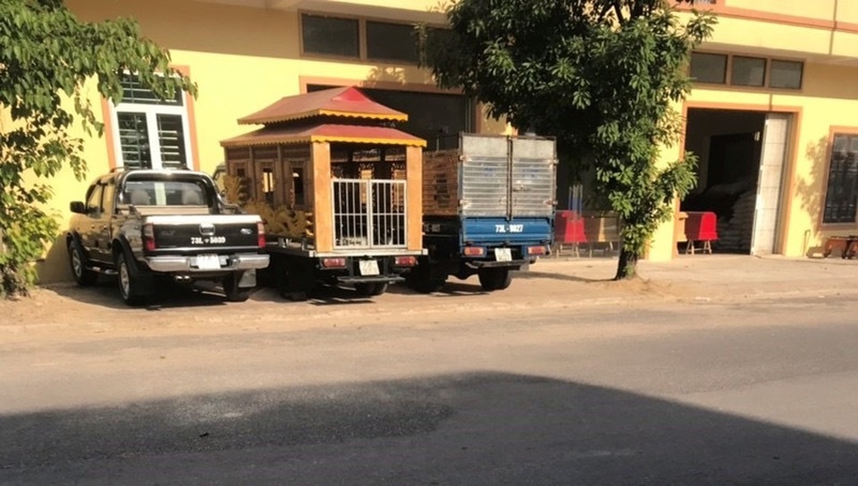 Quảng Bình: Dân ngao ngán vì trại hòm nằm... chềnh ềnh giữa phố! - 3 Quảng Bình: Dân ngao ngán vì trại hòm nằm... chềnh ềnh giữa phố! - 3