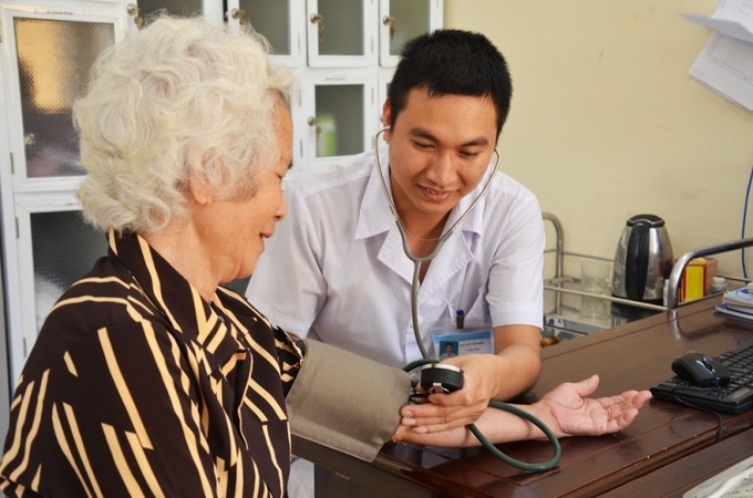 Người cao tuổi nơi đây được cán bộ, nhân viên Trung tâm chăm sóc tận tình.