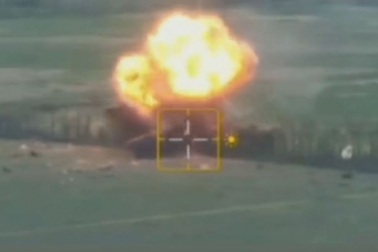 Thiết giáp Nga thành "bom di động", xuyên thủng cứ điểm của Ukraine