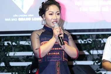 Sao Mai Hiền Anh chia sẻ về tuổi thơ cơ cực, mưu sinh ở chợ Hôm