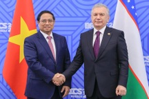 Thủ tướng Phạm Minh Chính gặp Tổng thống Belarus và Uzbekistan tại Nga