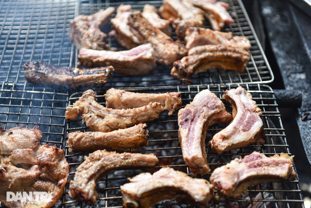 Quán cơm tấm miền Tây chỉ bán 7 tiếng một ngày, hết hơn 700 suất ở Hà Nội - 6 Quán cơm tấm miền Tây chỉ bán 7 tiếng một ngày, hết hơn 700 suất ở Hà Nội - 6
