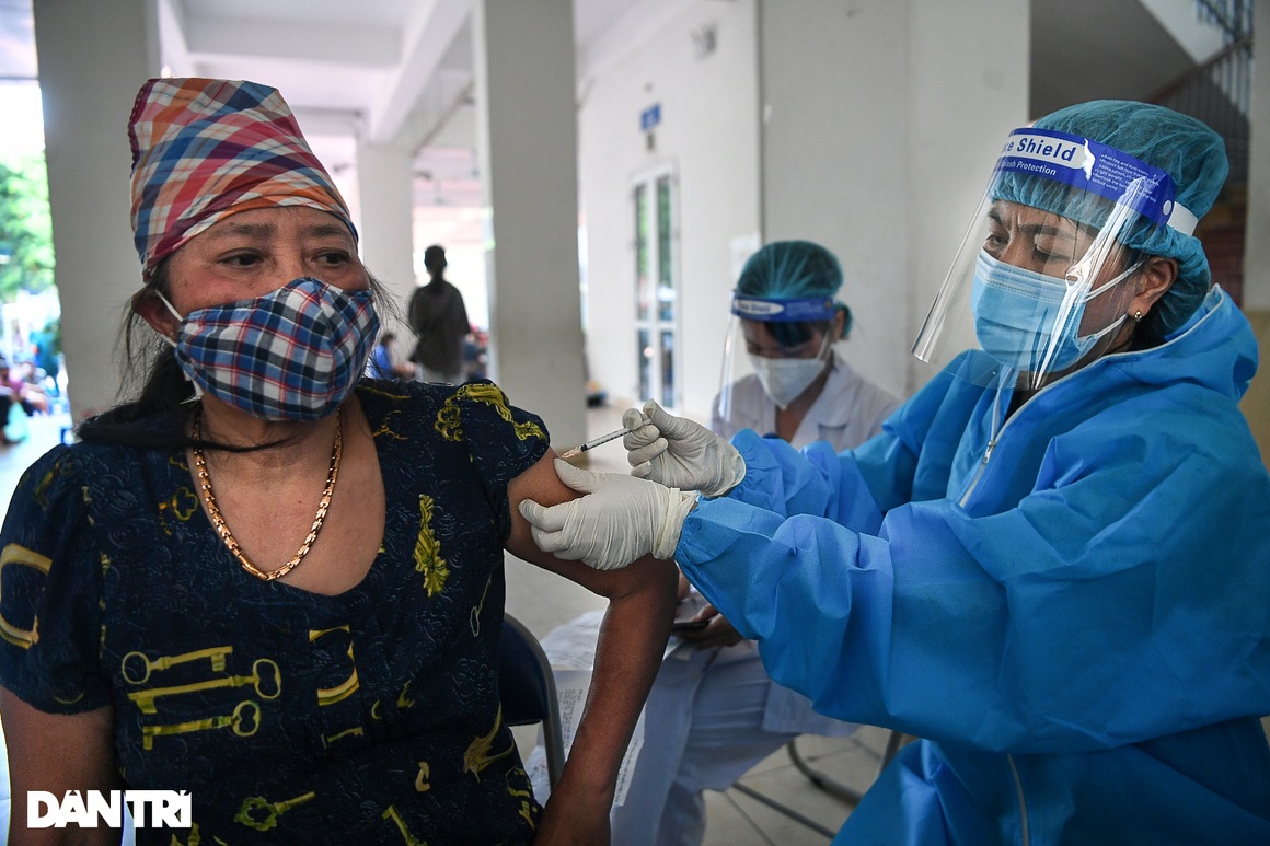 Ảnh: Toàn cảnh Chiến dịch truy vết và phủ vắc xin ngừa Covid-19 tại Hà Nội - 14 Ảnh: Toàn cảnh Chiến dịch truy vết và phủ vắc xin ngừa Covid-19 tại Hà Nội - 14