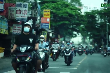 Đường phố Sài Gòn đông đúc trở lại