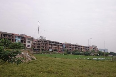 Biệt thự, nhà liền kề Hà Nội: Găm giữ hàng loạt rồi bỏ hoang