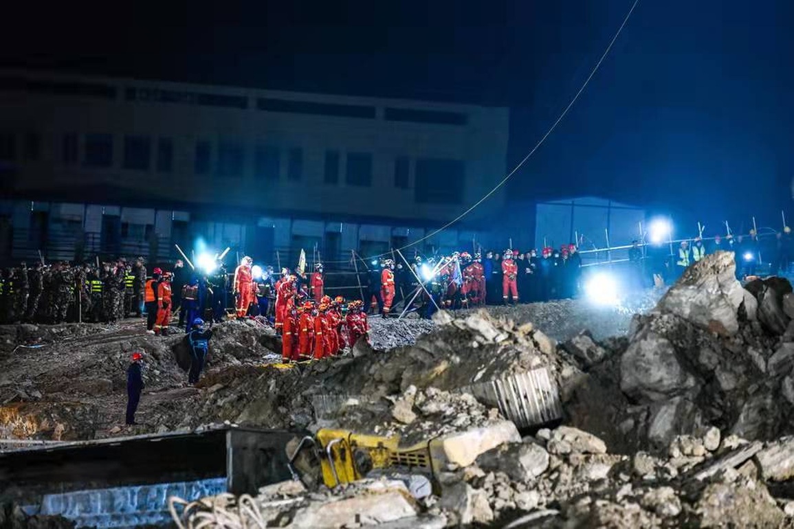 Lở đất kinh hoàng tại công trường xây dựng Trung Quốc, 14 người chết - 5 Lở đất kinh hoàng tại công trường xây dựng Trung Quốc, 14 người chết - 5