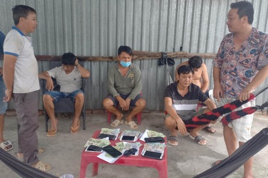 Ngồi ở Vĩnh Long "đá gà" với nhà cái ở Campuchia