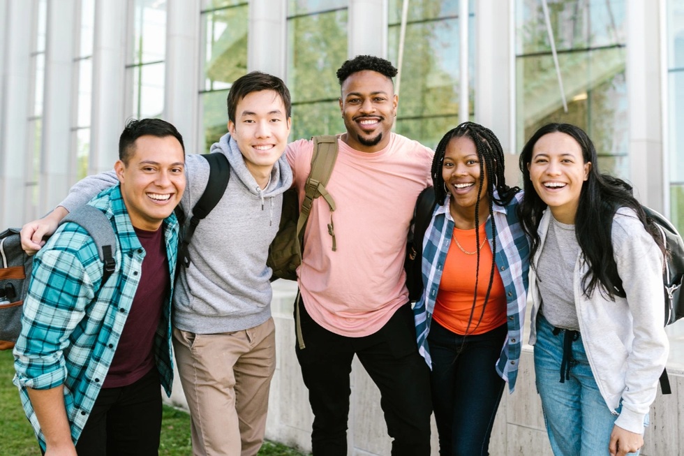 Đầu tư tiền tỷ học thạc sĩ ở nước ngoài: Nên hay không? - 1