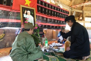 Đồng bào Cơ tu Quảng Nam hướng về biển đảo