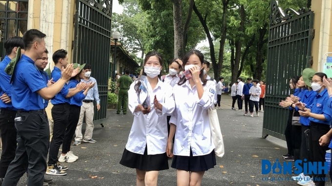 Thi sinh hoàn thành bài thi tổ hợp Khoa học xã hội, Khoa học tự nhiên ngày 8/7.