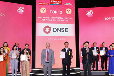 DNSE nhận giải thưởng "Top 10 Thương hiệu mạnh - Tiên phong đổi mới sáng tạo"