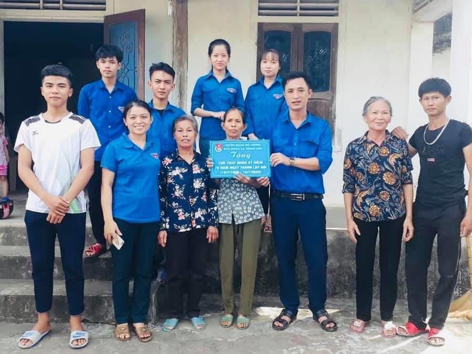 Tuổi trẻ Nghệ An và hành trình tri ân “uống nước nhớ nguồn” - 4 Tuổi trẻ Nghệ An và hành trình tri ân “uống nước nhớ nguồn” - 4