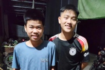 Câu chuyện đẹp hai thiếu niên trả lại trang sức vàng giả