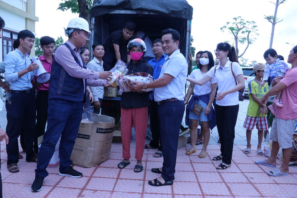 Cotana Group chung tay giúp đỡ đồng bào Thừa Thiên Huế bị lũ lụt - 5 Cotana Group chung tay giúp đỡ đồng bào Thừa Thiên Huế bị lũ lụt - 5